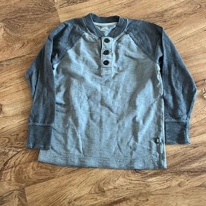 Boys size medium GAP long sleeve shirt